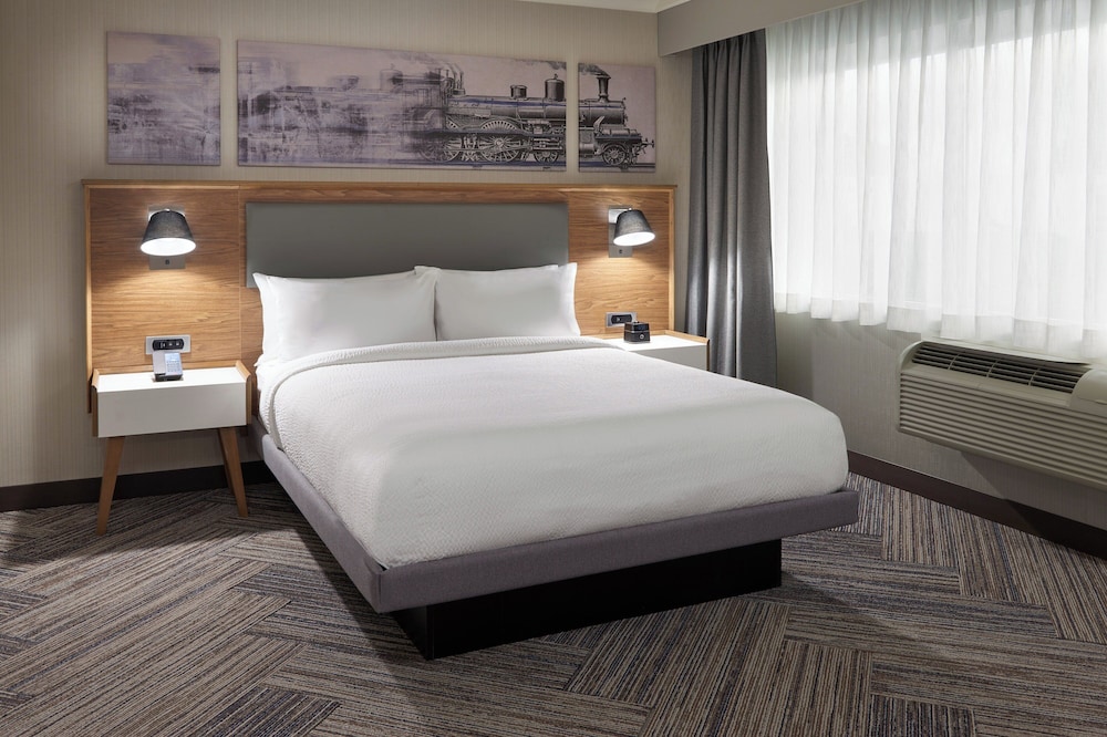 Room at Four Points by Sheraton Windsor Downtown, WINDSOR - ONTARIO