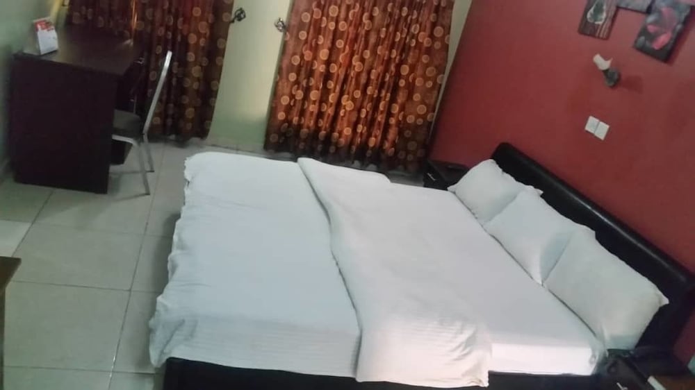 Richmond Hills Suites photo3