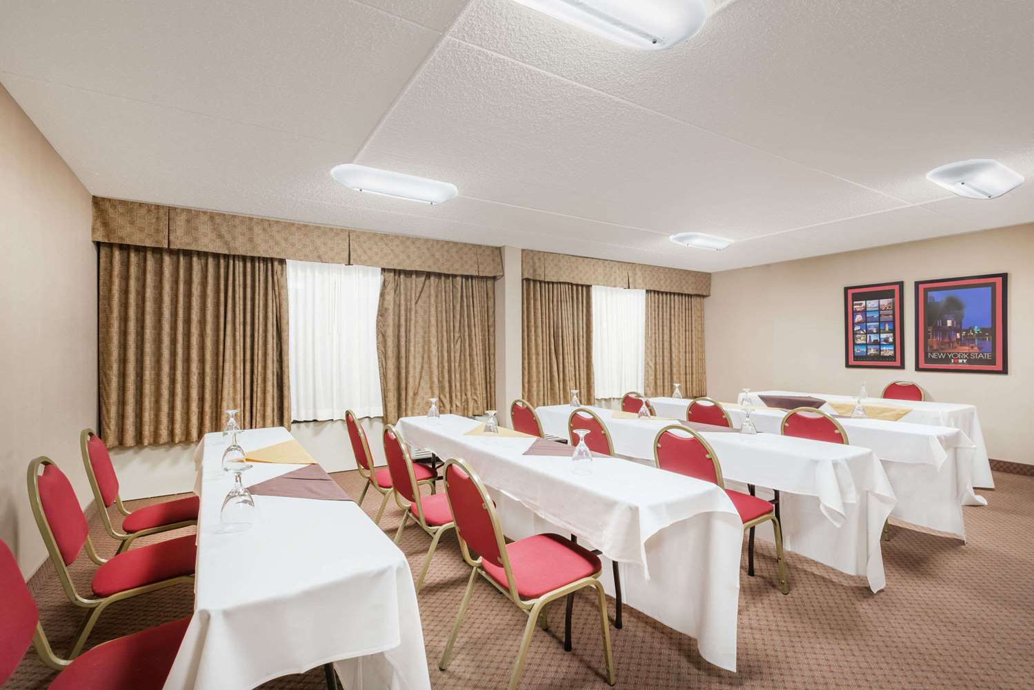 Ramada by Wyndham Watertown/Thousand Islands NY 25/37