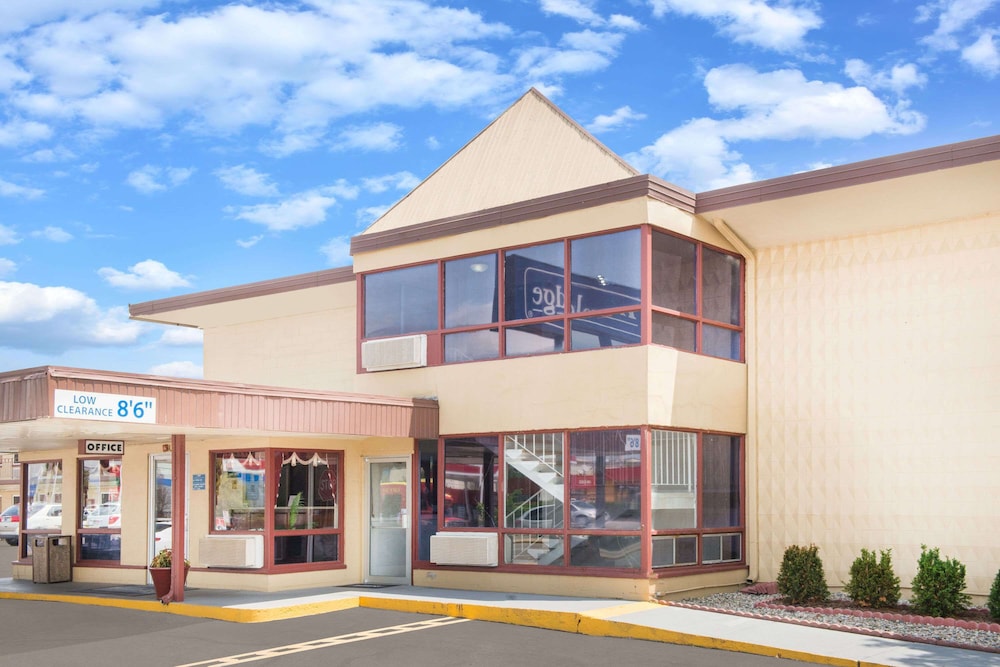 Travelodge by Wyndham Terre Haute 19/21