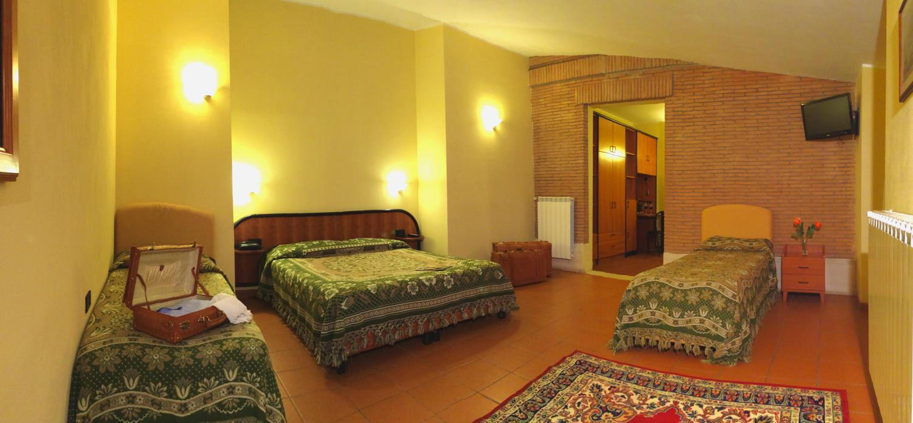 Room, Triple