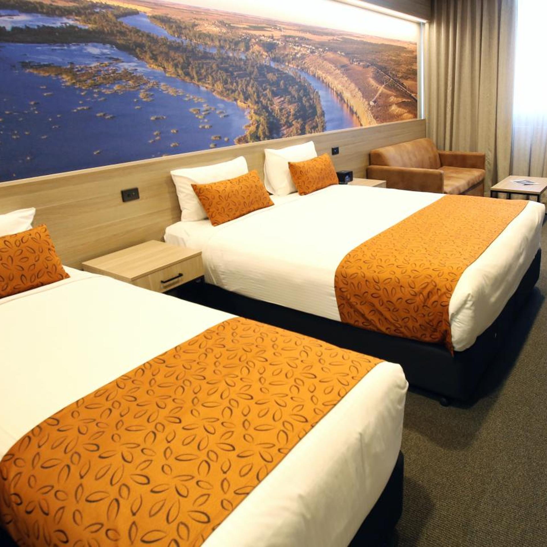Room, Triple, Riverside