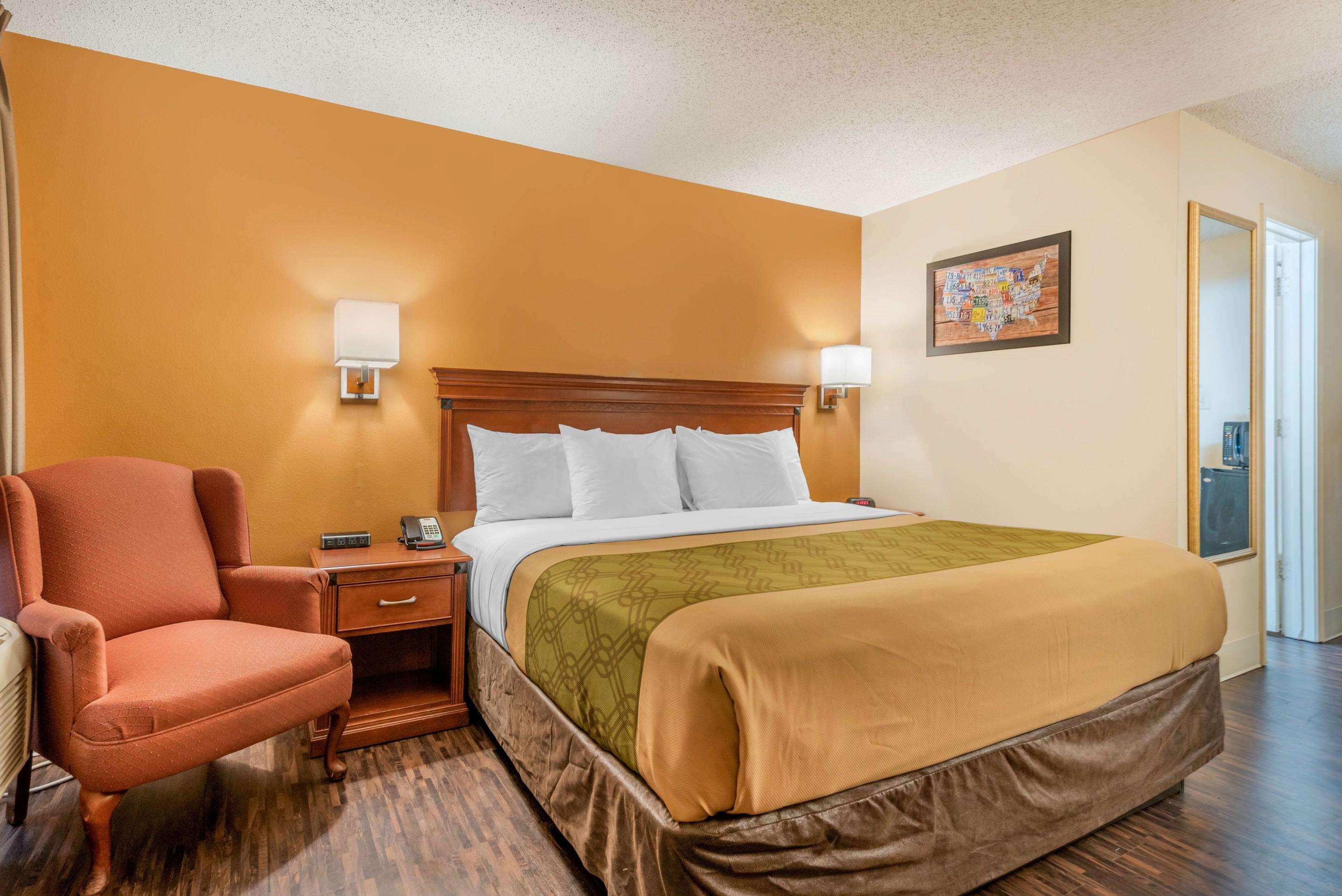 ROOM, KING BED