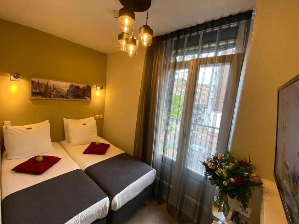 ROOM, TWIN BEDS, BALCONY, SMALL