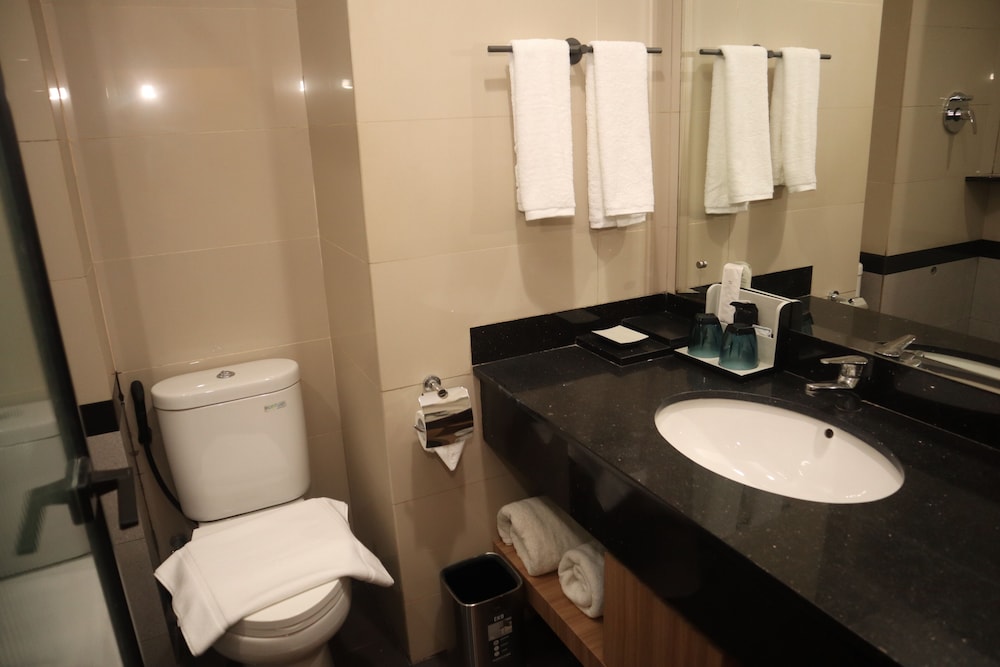 AGlow Hotel Harbor Bay Batam 63/65