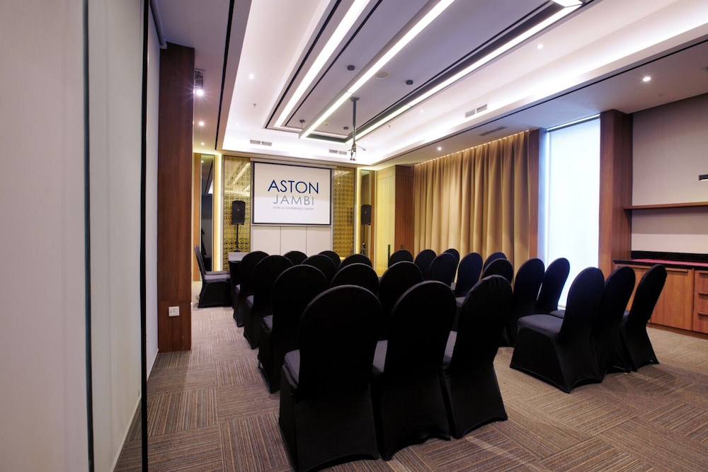 Aston Jambi Hotel & Conference Center 97/105