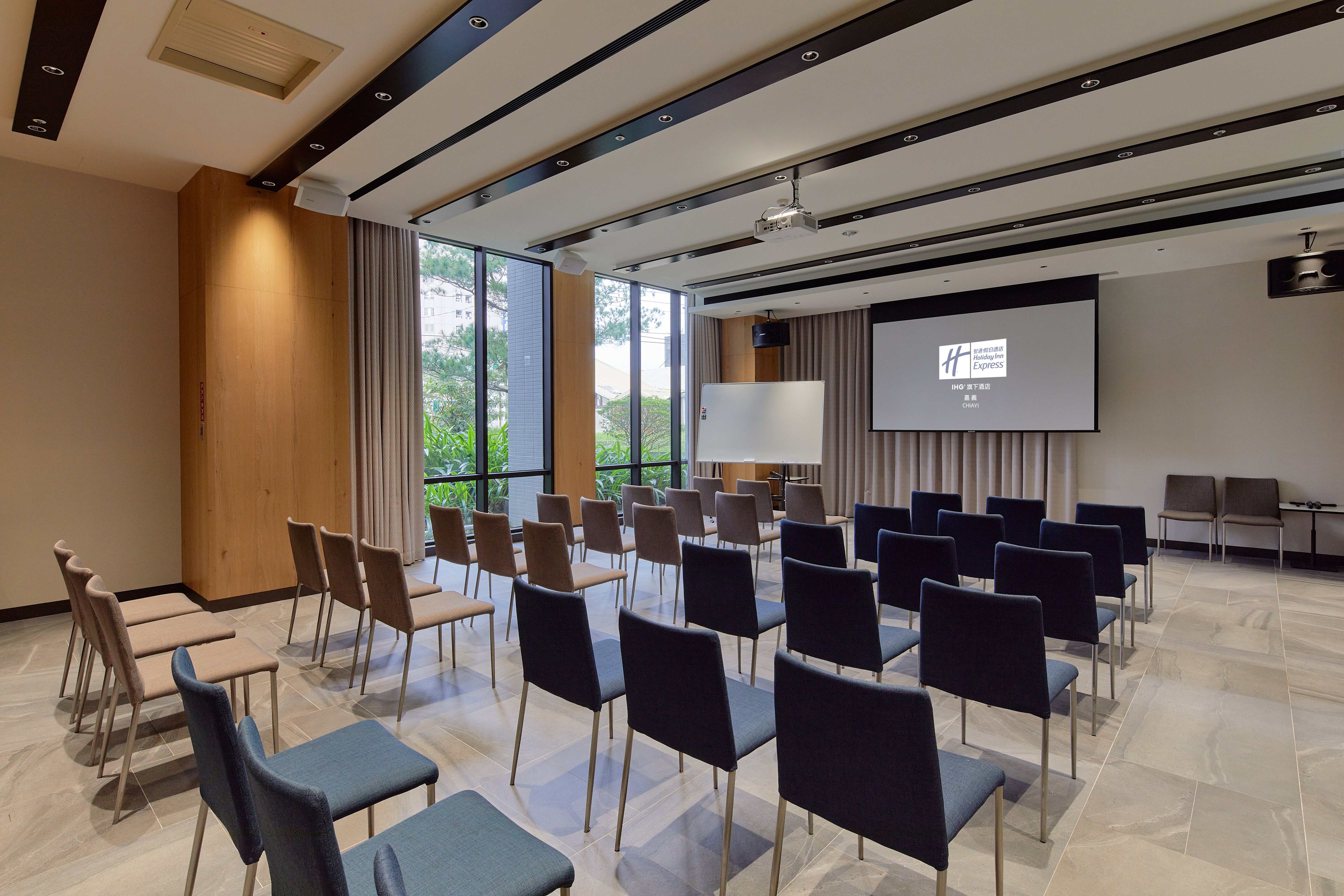 Holiday Inn Express Chiayi 40/49