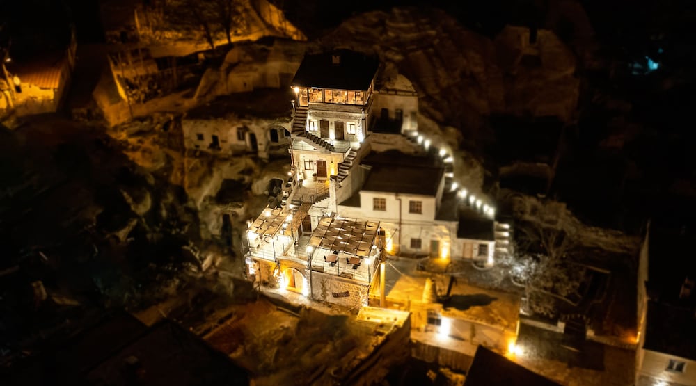 Bayar Cave Suite 4/60