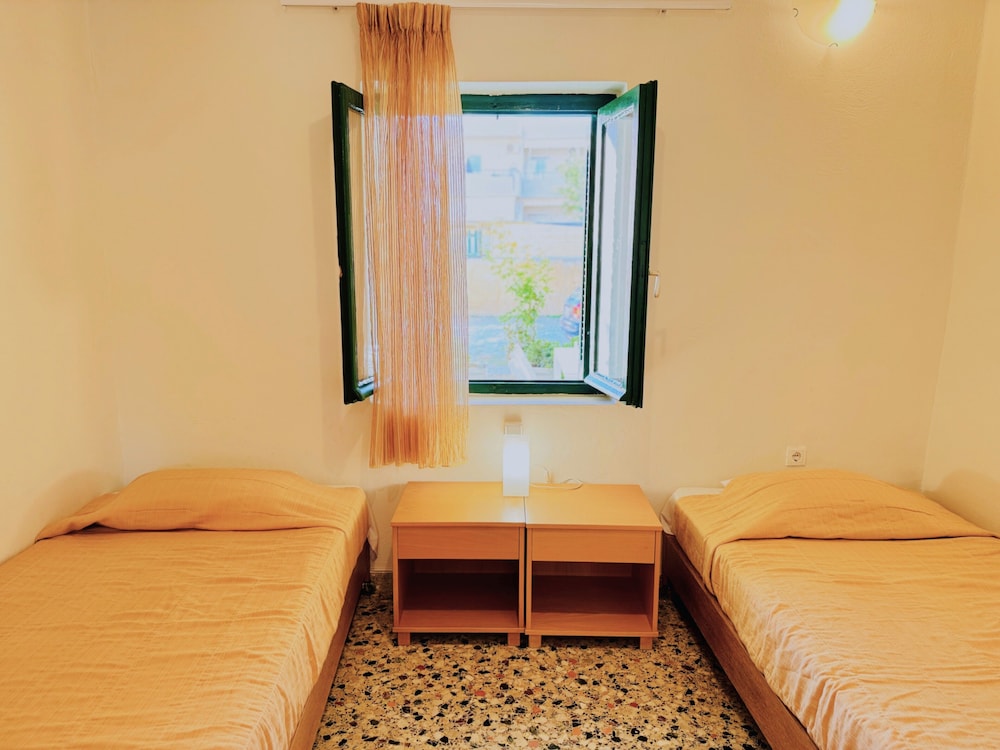 3 BEDROOMS, BASIC, HOUSE, TERRACE, GROUND FLOOR