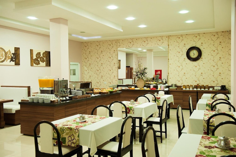 Pietro Angelo Hotel 48/64