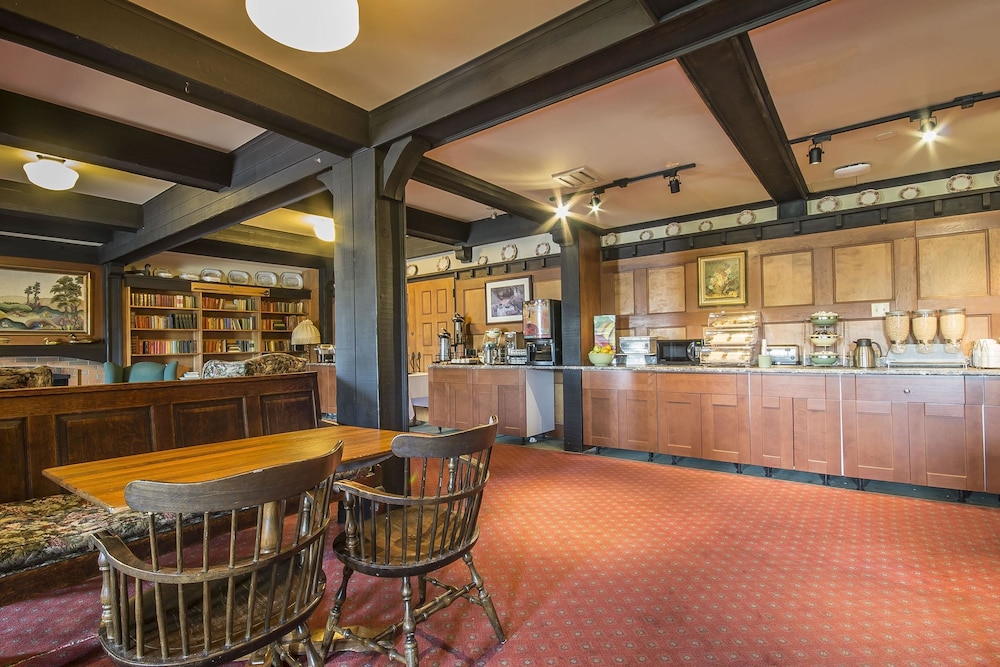 Quality Inn Waddling Dog Saanichton 19/37