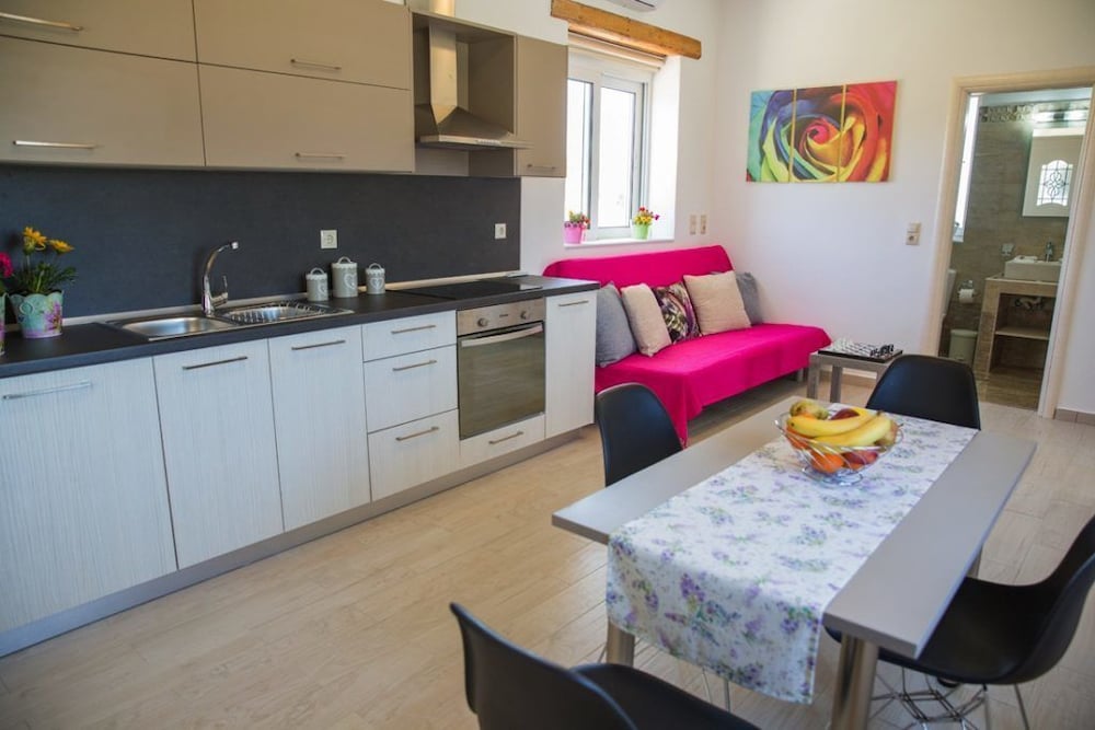 G&K Stone Suites 18/21
