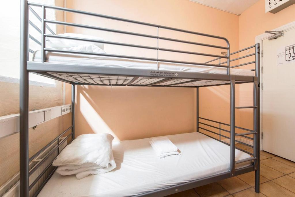Mixed Dorm, Standard