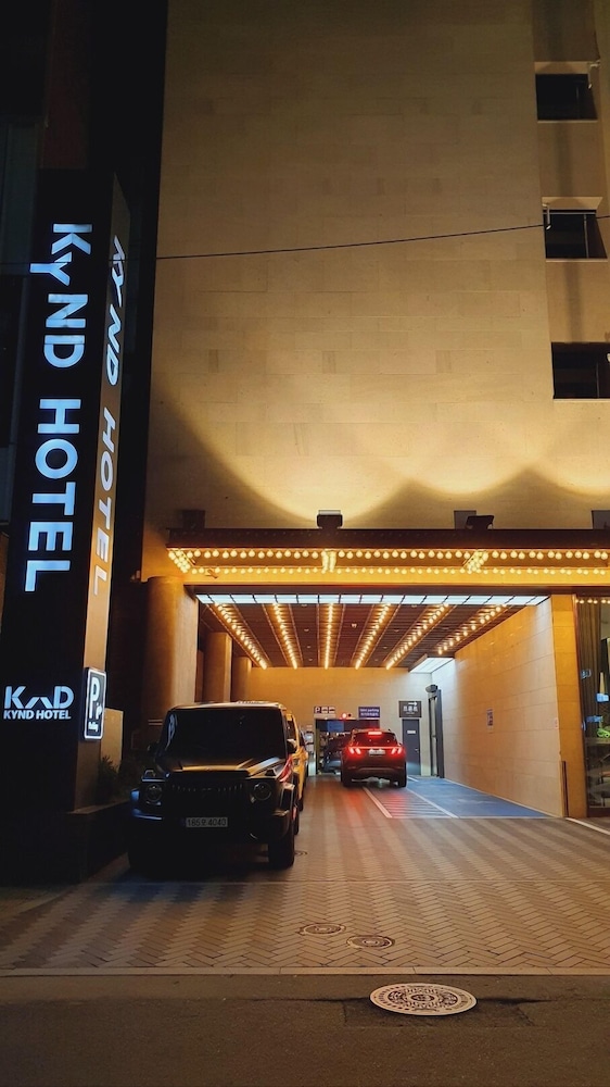 KYND HOTEL 5/50