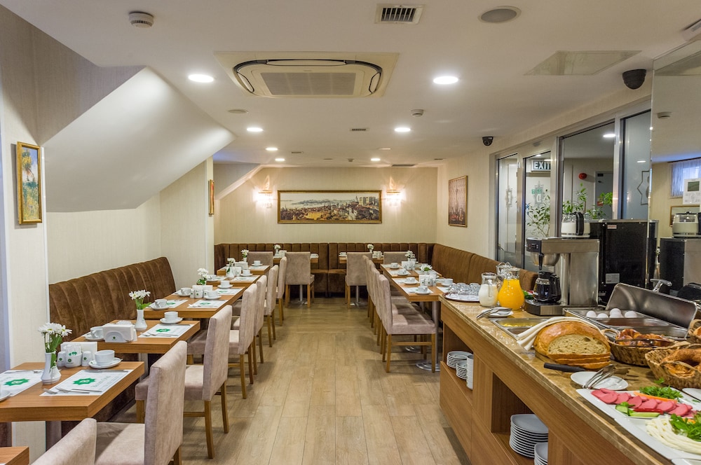 Bizim Hotel 58/64