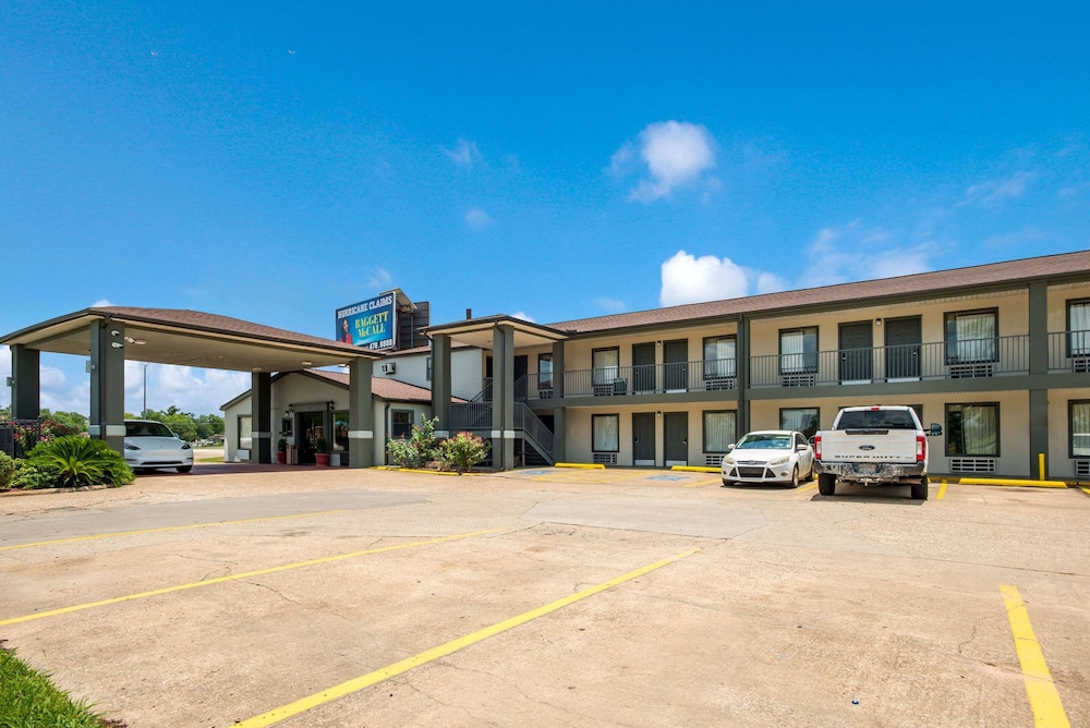 Econo Lodge Lake Charles University Area 3/48