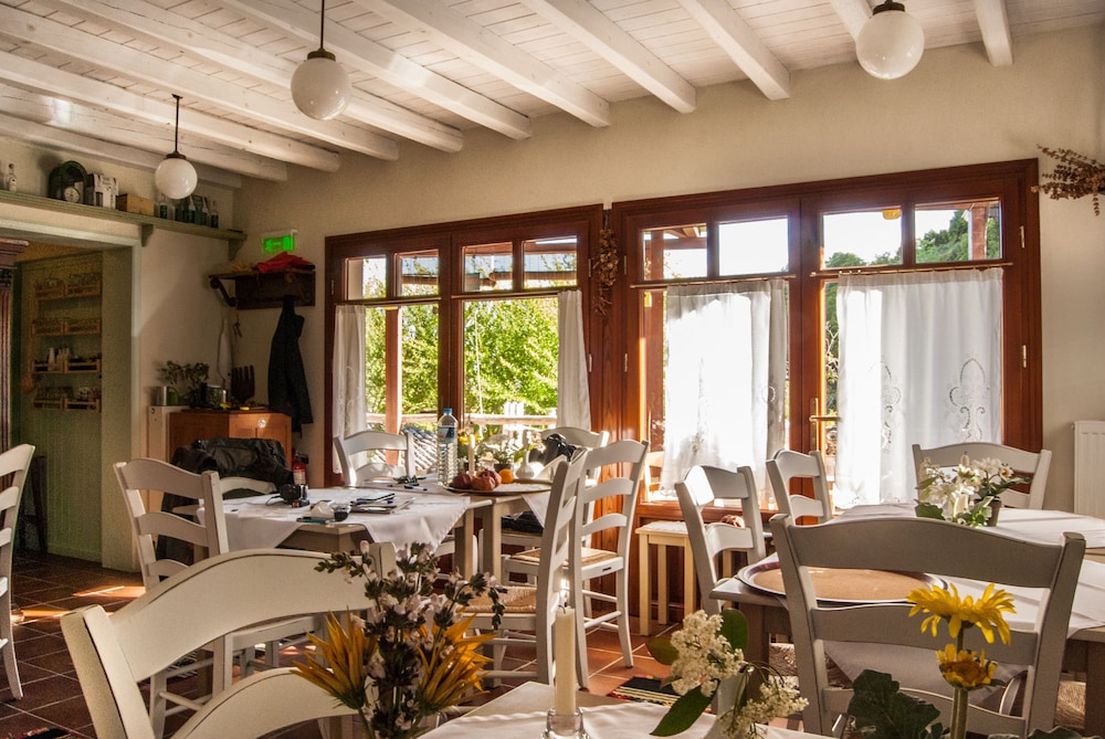 Viraggas Traditional Hotel 26/50