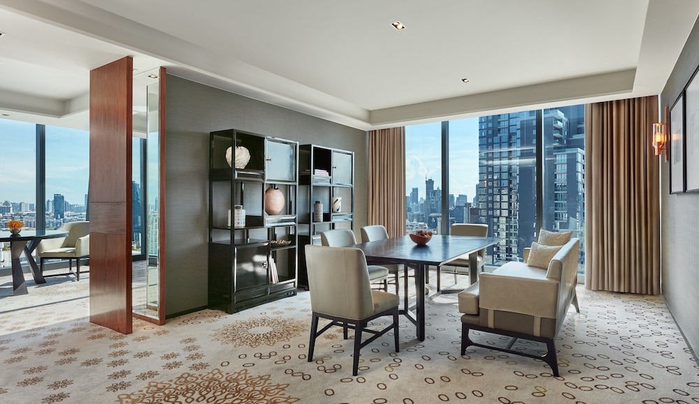 Hyatt Regency Bangkok Sukhumvit 56/76