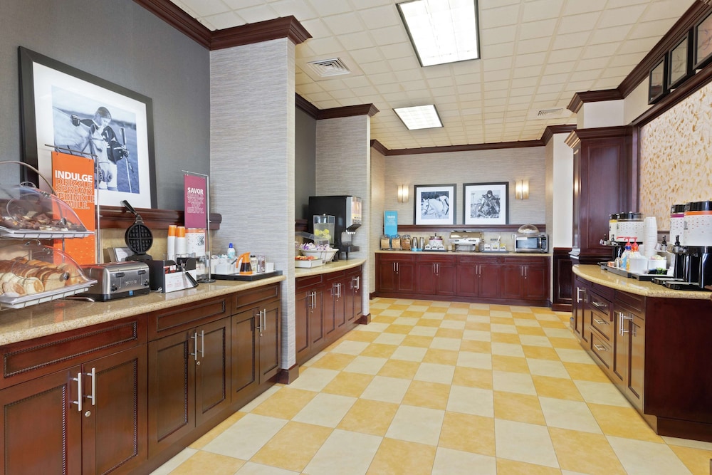Hampton Inn and Suites Wellington 8/44