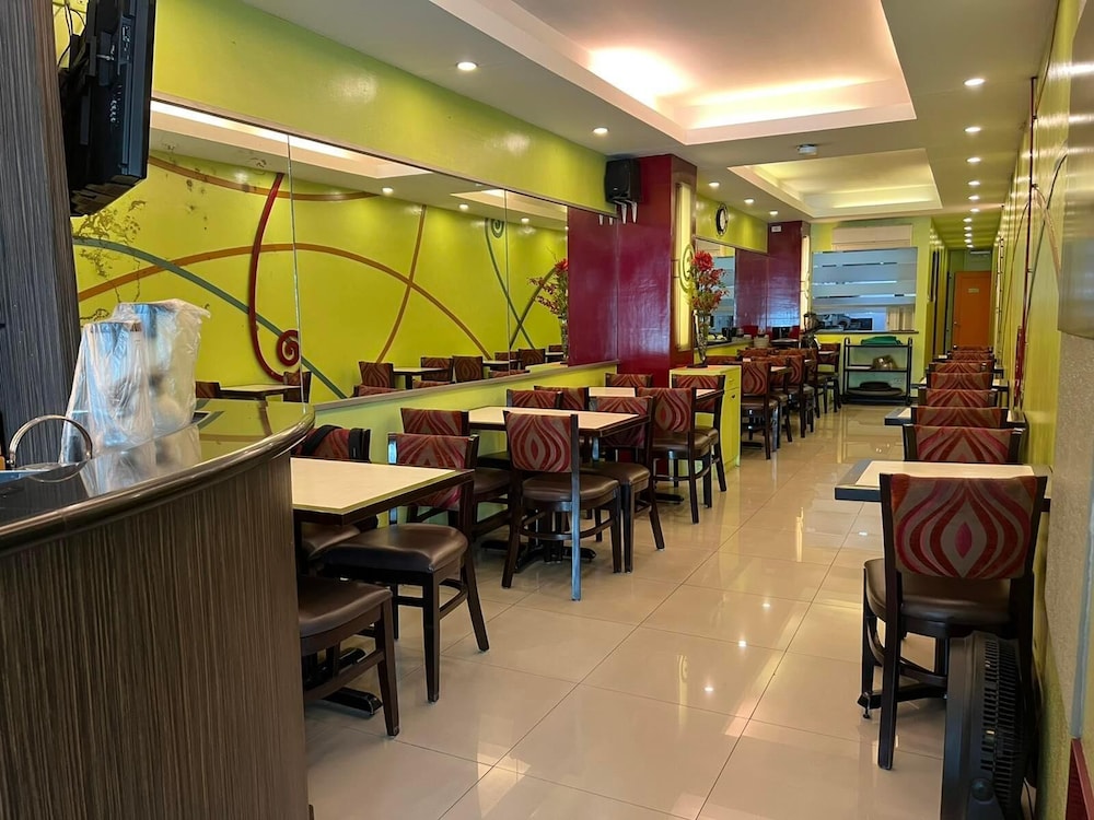 Townhouse OAK Makati Manila Near PNR Pasay Evangelista formerly VIP Suites 40/47