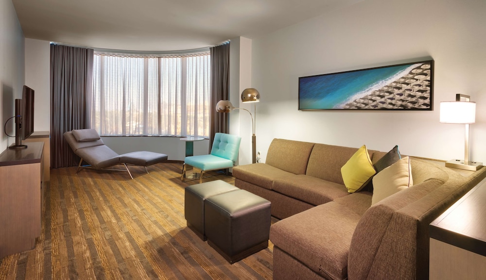 HYATT HOUSE AT ANAHEIM RESORT/CONVENTION CENTER 32/64