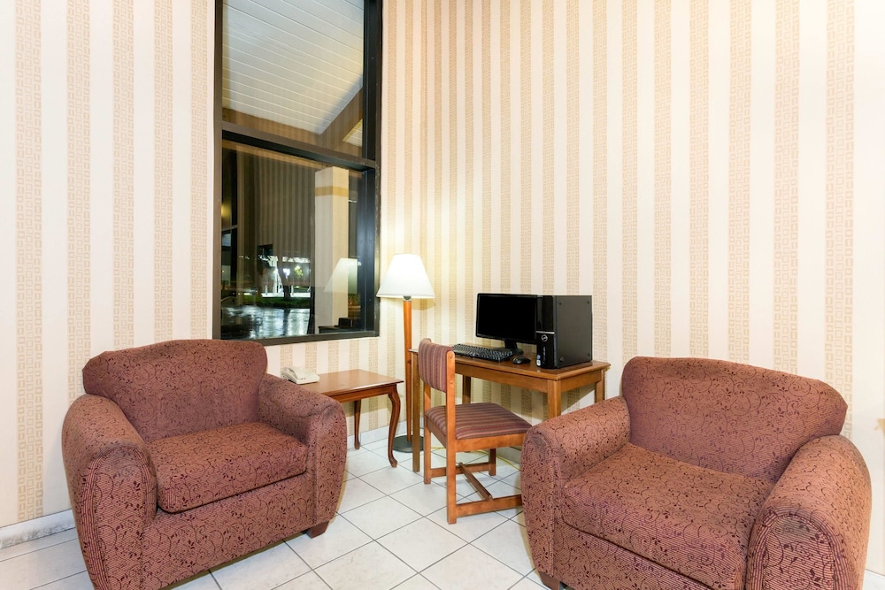 Super 8 By Wyndham Riviera Beach West Palm Beach 12/20