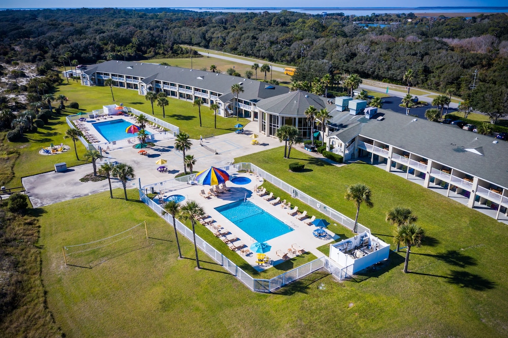 Days Inn & Suites By Wyndham Jekyll Island 45/58