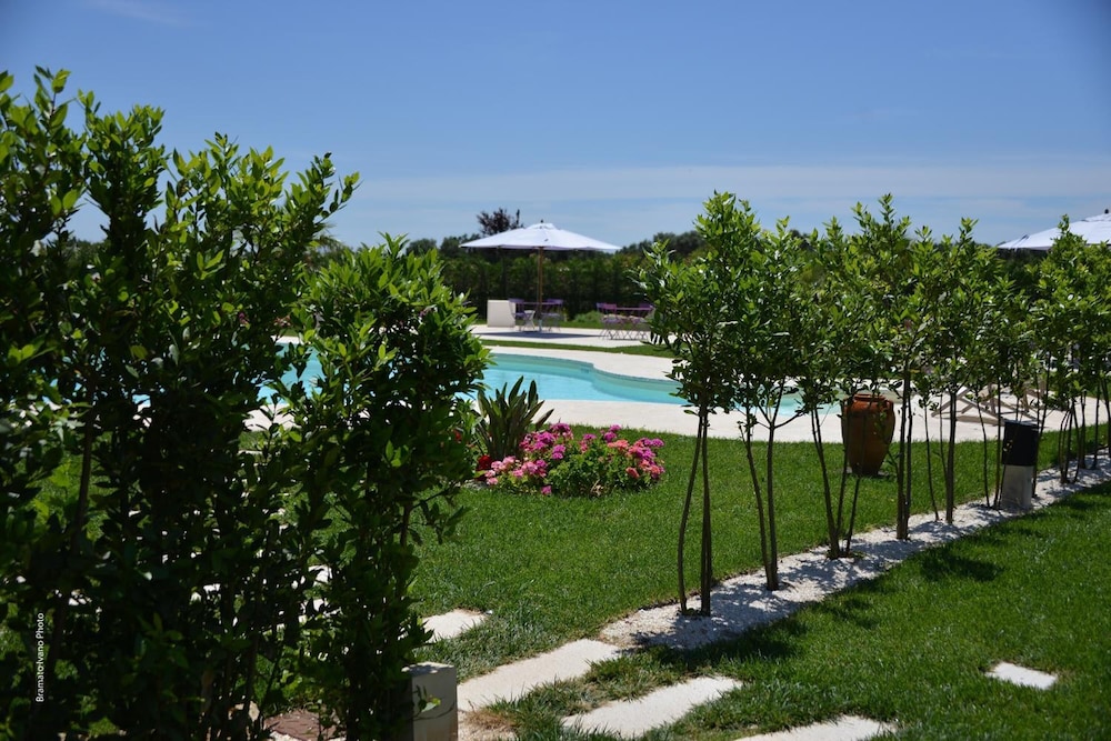 Le Scuderie - Castello Monaci 32/50