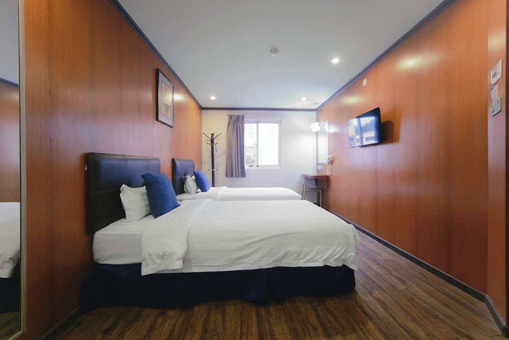 ROOM, DOUBLE BED