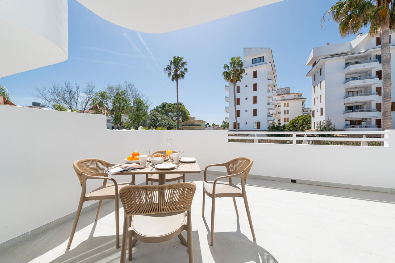 Olive Beach Apartments 58/62