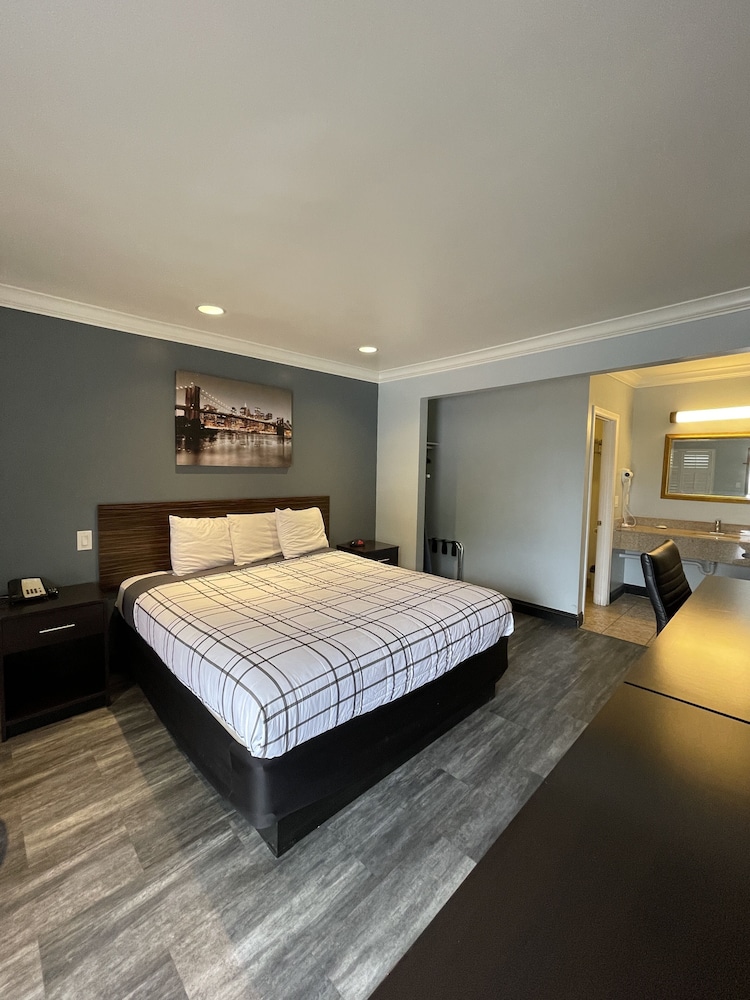 La Casa Inn, Pasadena 24/60