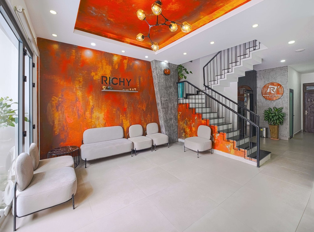 Richy Hotel 9/40