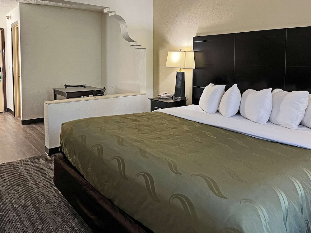 ROOM, KING BED