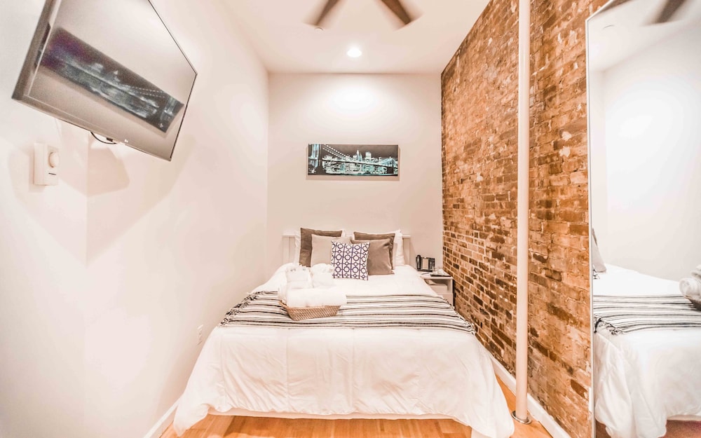 JUNIOR, STUDIO, PRIVATE BATHROOM