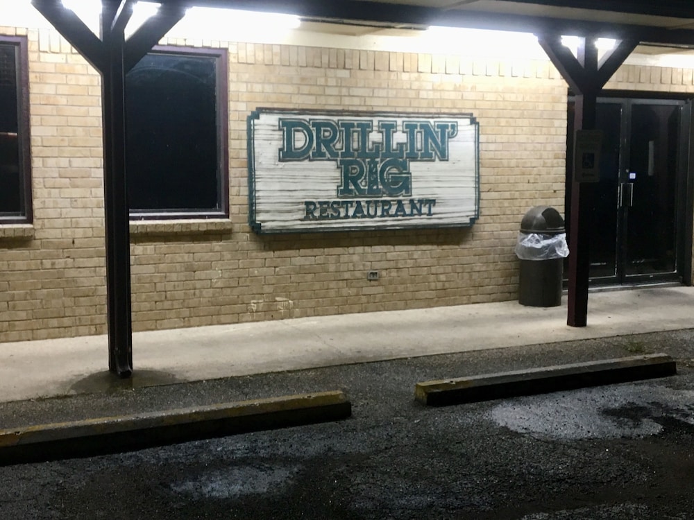 Inn At Mexia 60/64