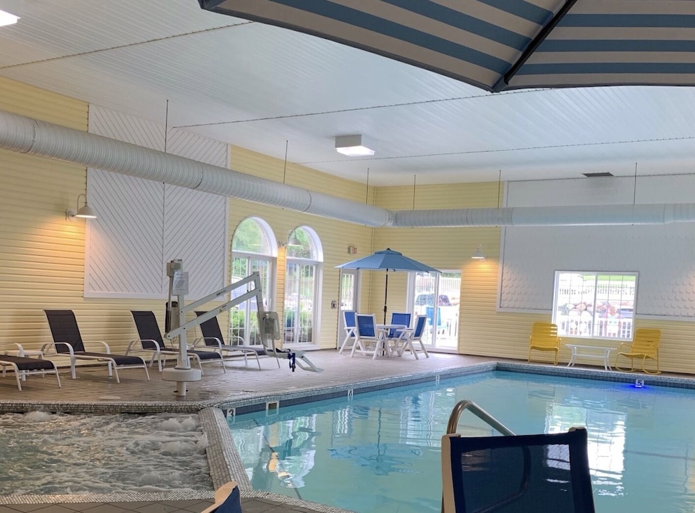 The Breakers Resort Lakeside 24/38