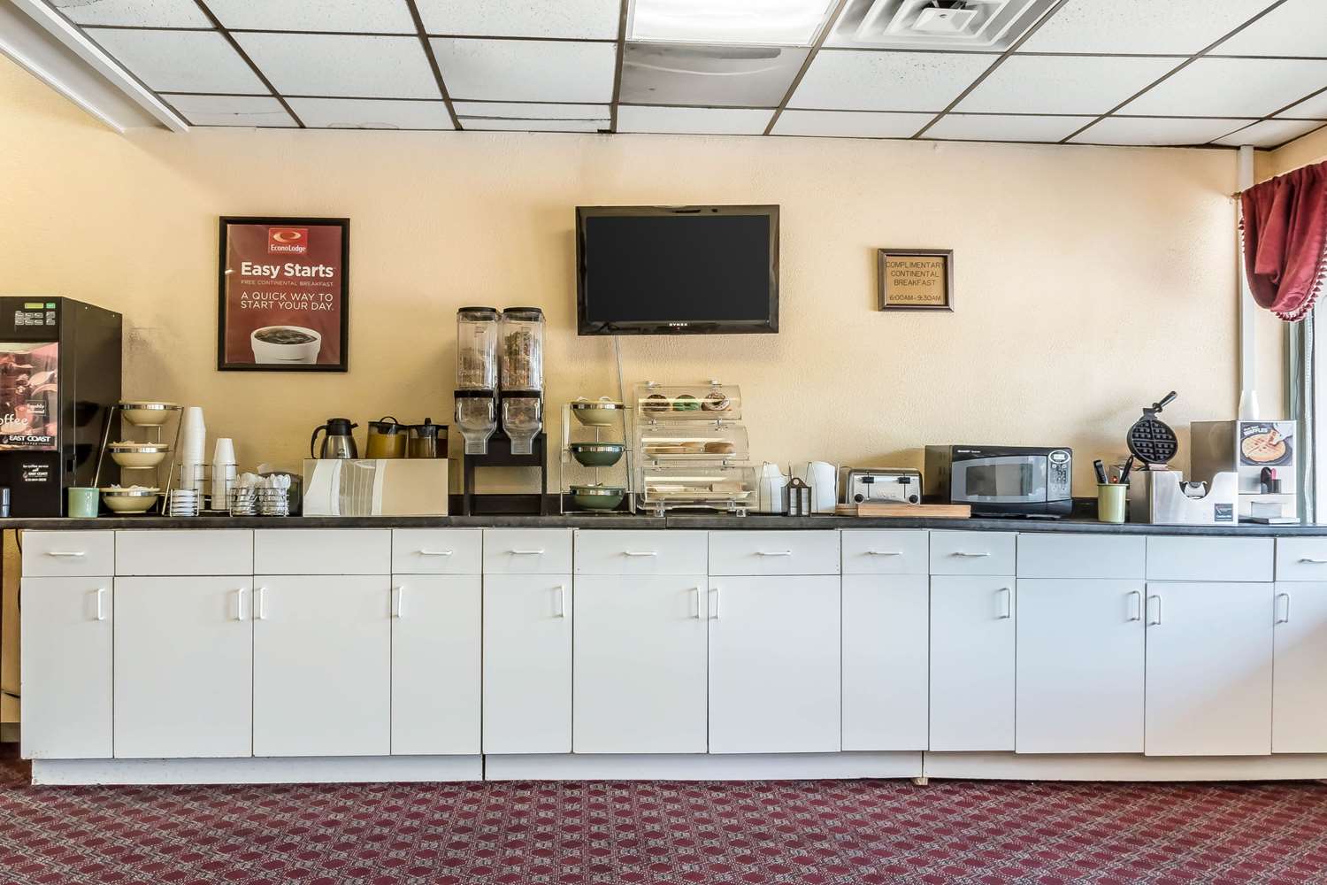 Econo Lodge Airport Reading PA 7/37