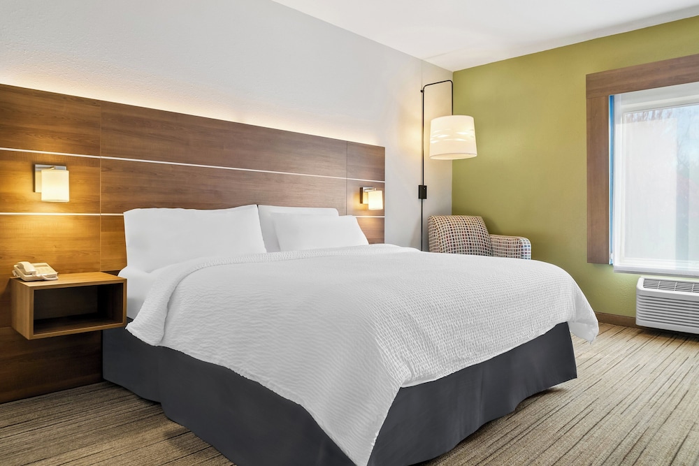 Standard, Queen Bed