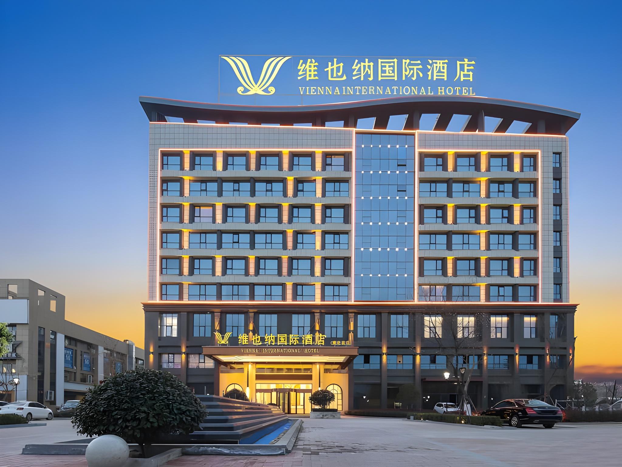 Vienna International Hotel (Luyi Passenger West Station) 3/33