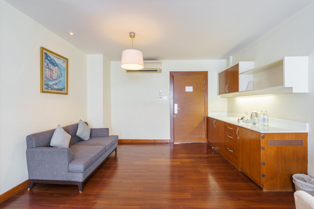 Lantana Resort Hotel 48/61