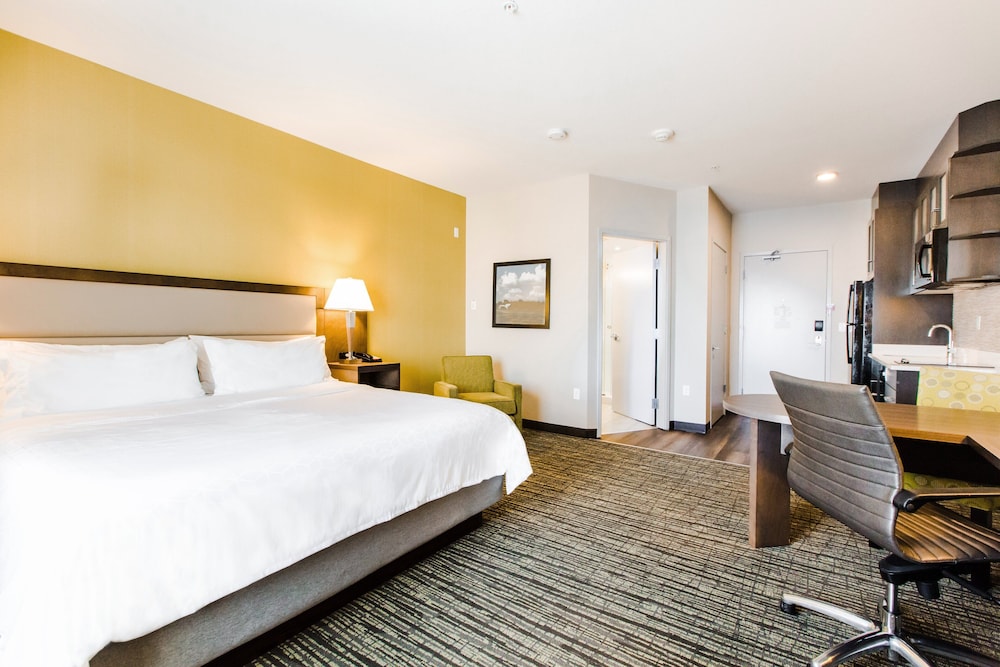 Candlewood Suites Edmonton West 24/76