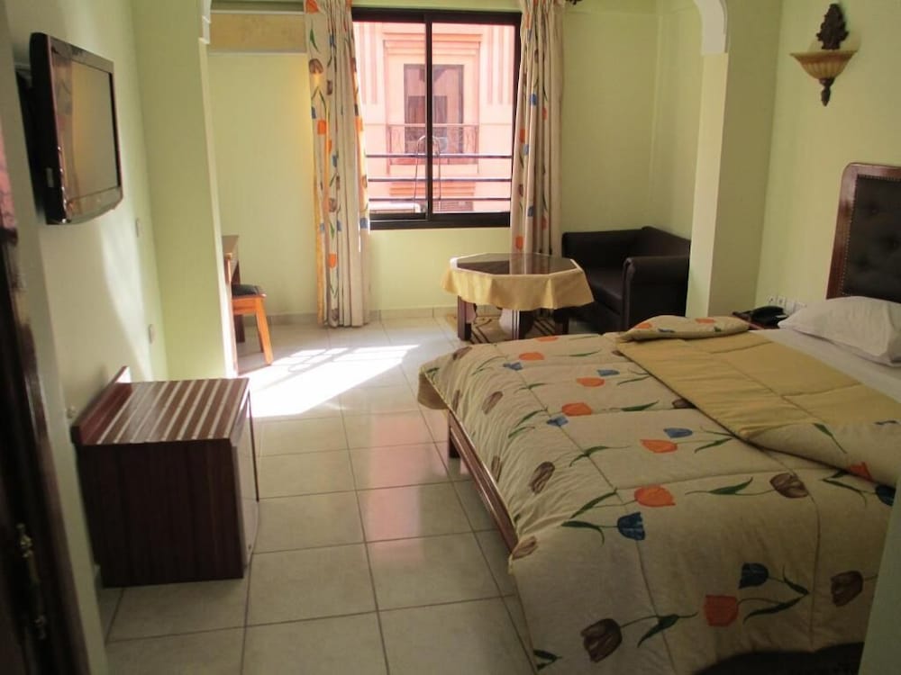 Gomassine Hotel 7/41