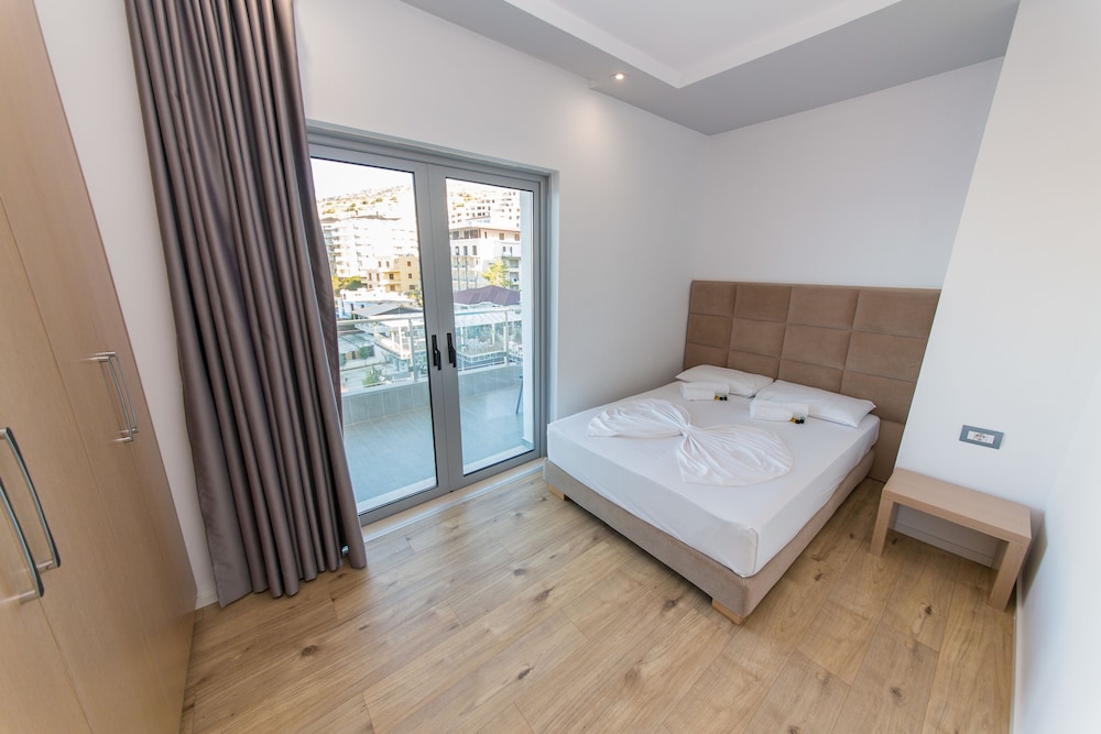 Hotel Saranda Palace 19/70