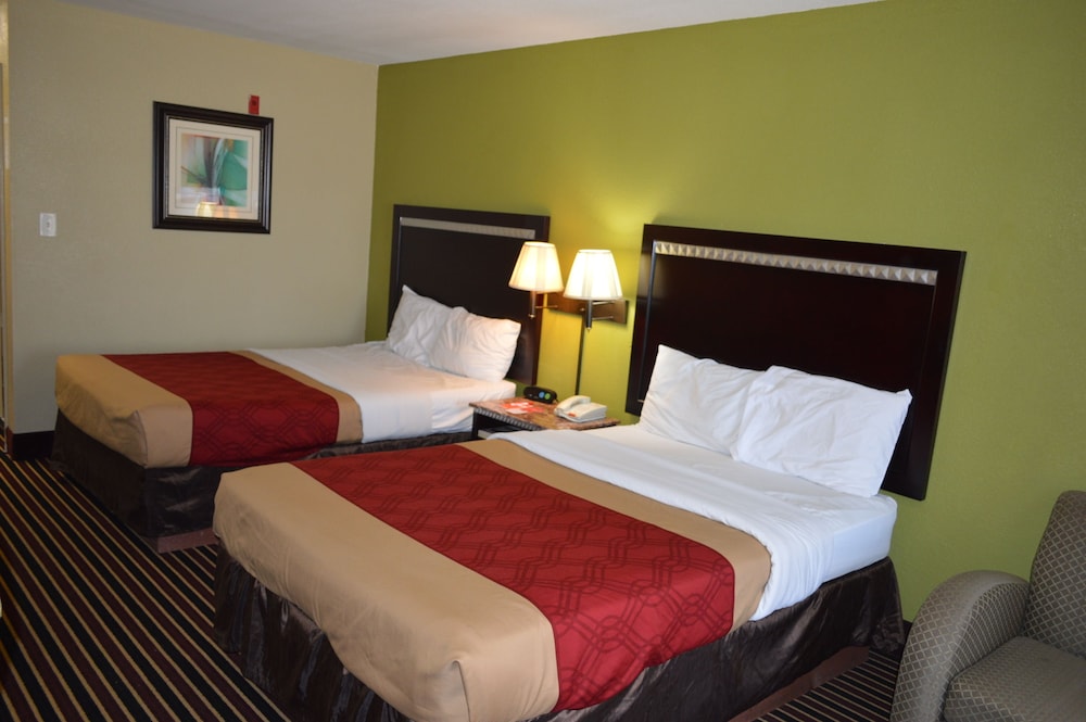 Econo Lodge Lake Charles University Area 17/48