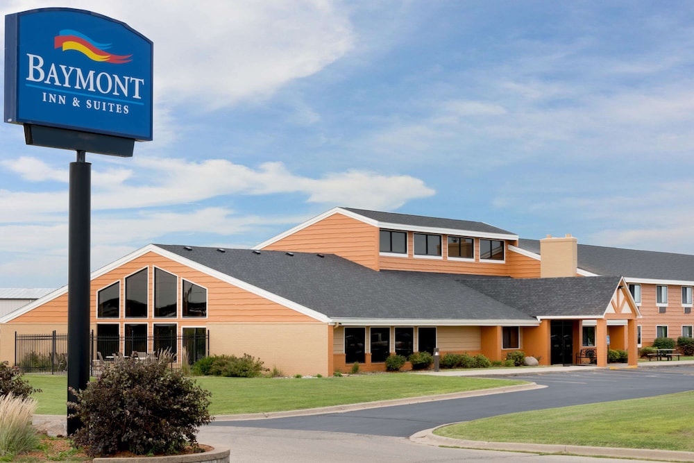 Baymont by Wyndham Marshalltown 1/26