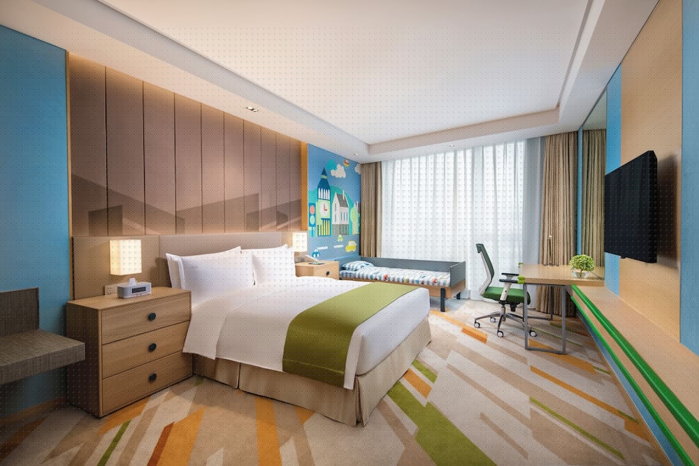 HOLIDAY INN WUXI TAIHU NEW CITY 8/69