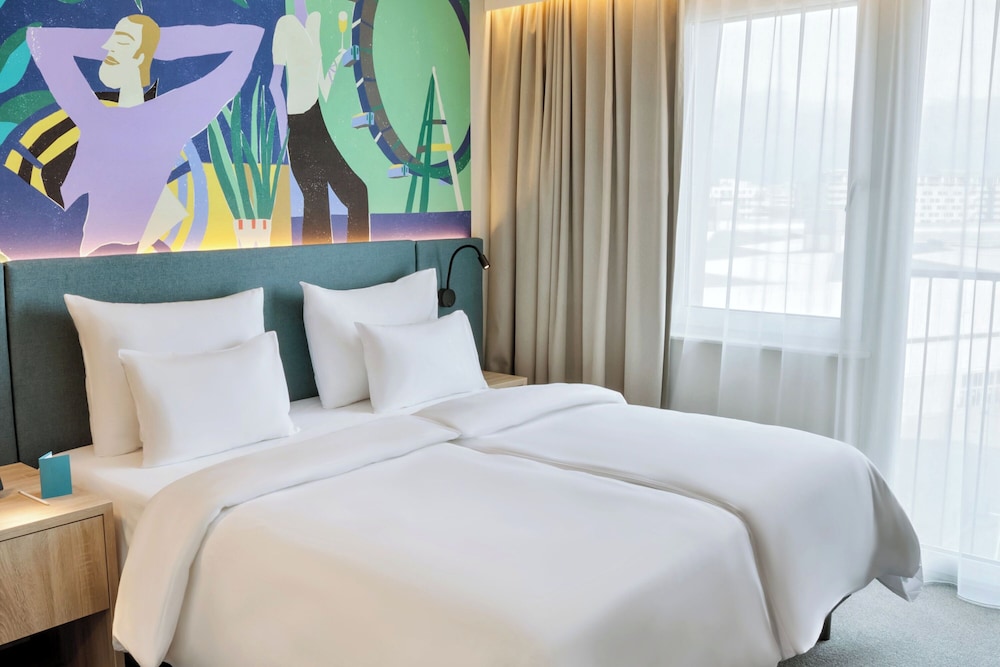 ROOM, TWIN BEDS