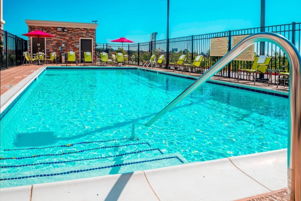 Hampton Inn Suites La Porte 1/25