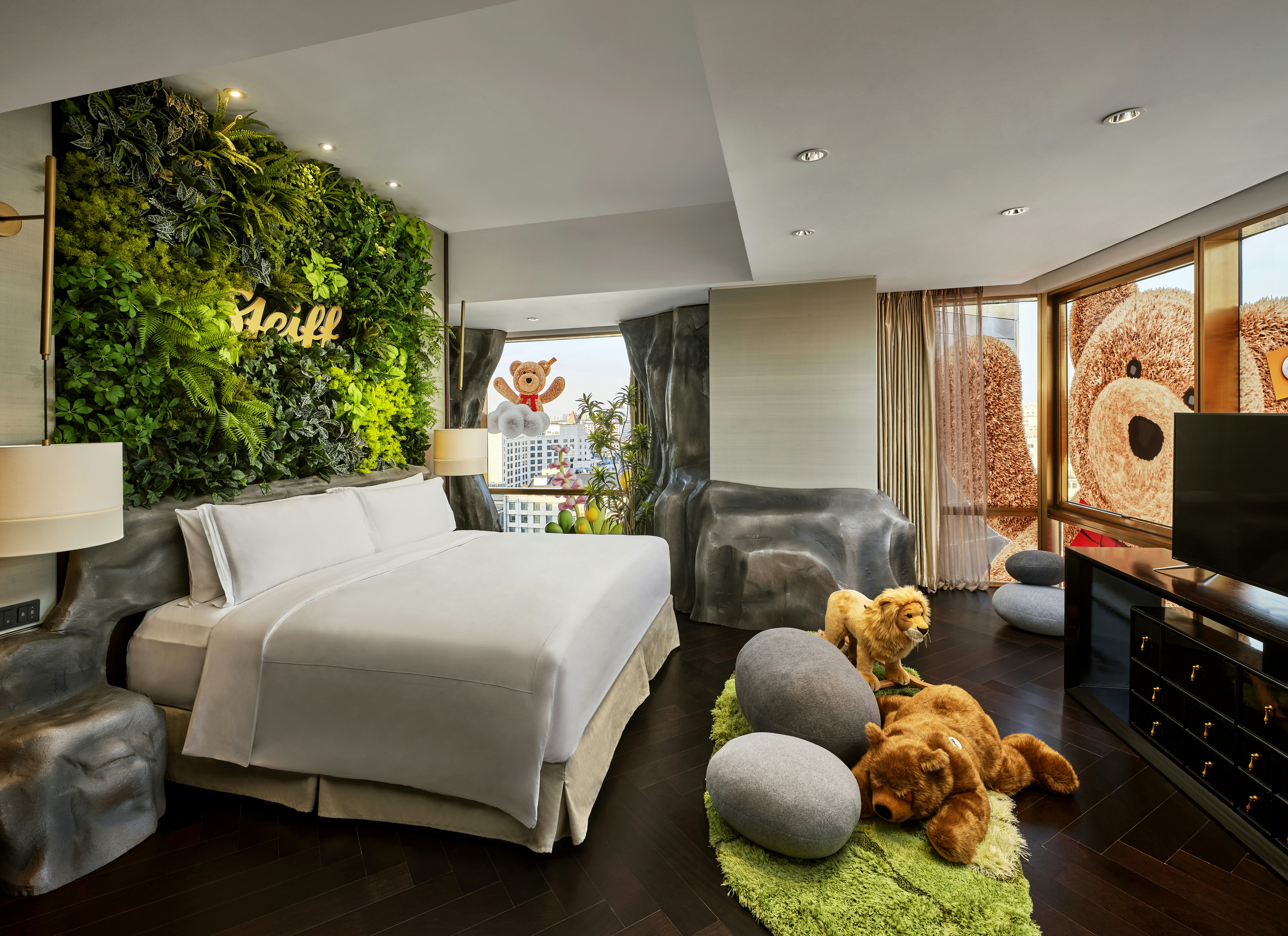 Wonderland, Suite