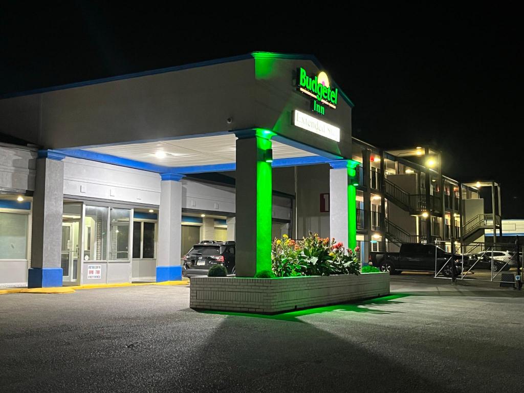 Budgetel Inn and Suites 17/20